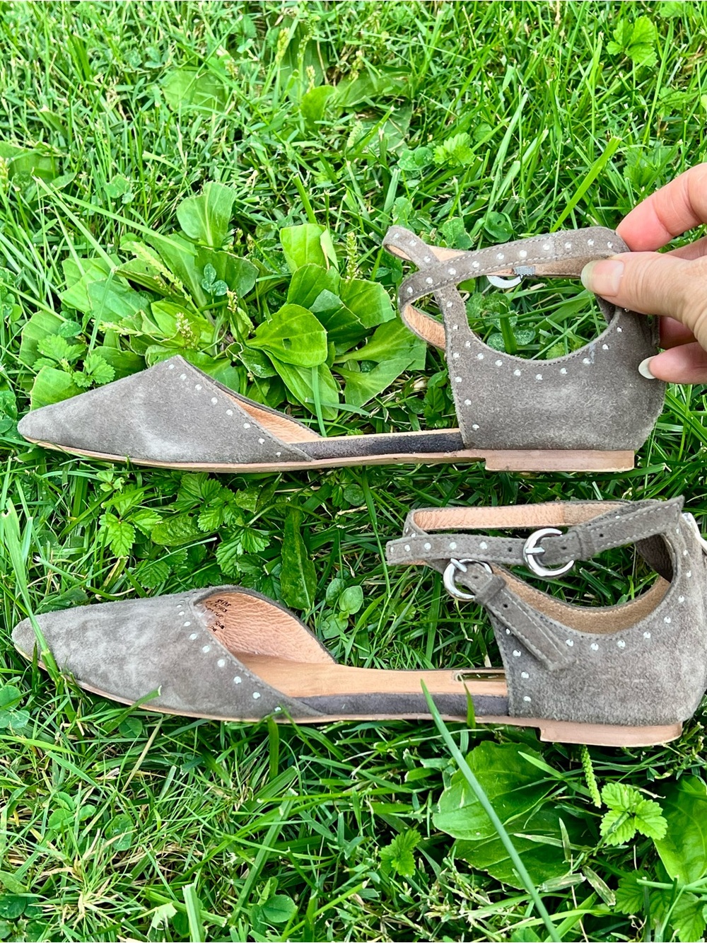 Halogen Suede Studded pointed pointy Toe Ballet Flats Taupe Grey 5-1/2 Valentino